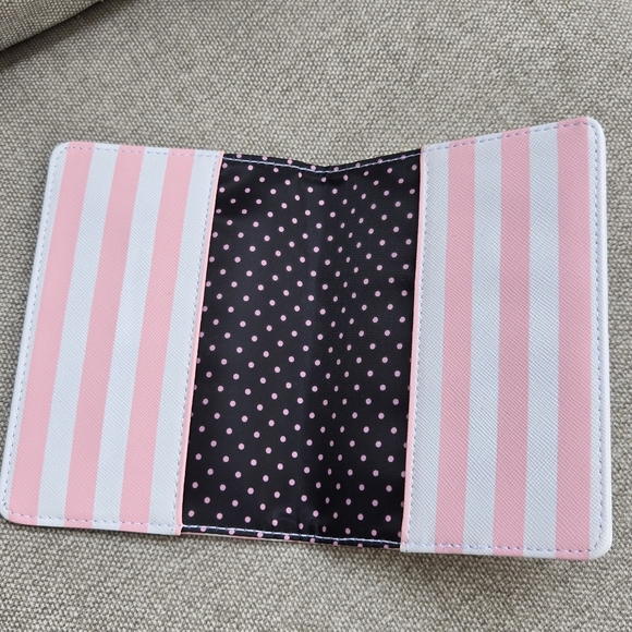 Victorias Secret Passport Holder - Picture 2 of 3